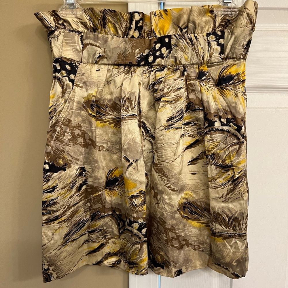 Smoke & Mirrors 100% Silk skirt. Size M. Fits size 4 best. Beautiful condition.